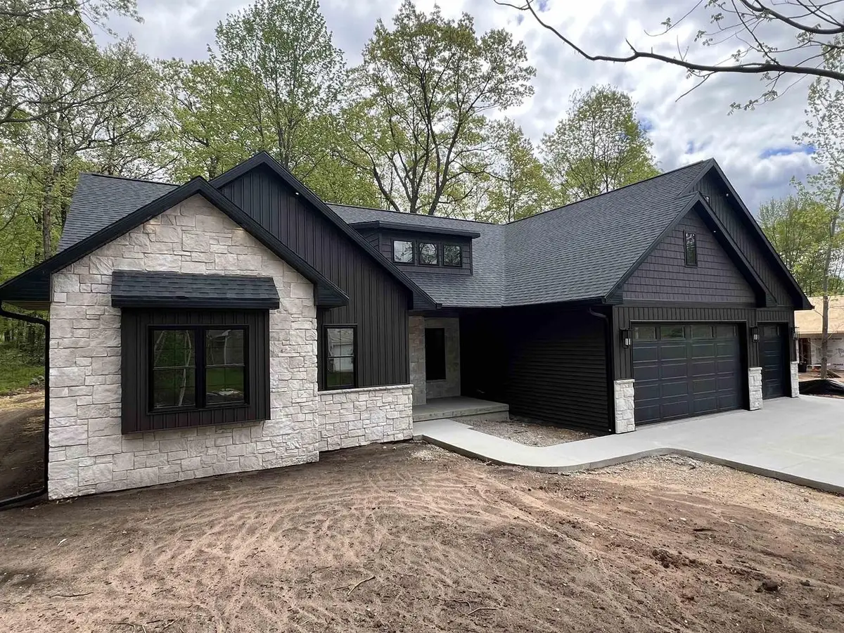 996 THOMAS TRAIL, Waupaca, WI 54981 - #1