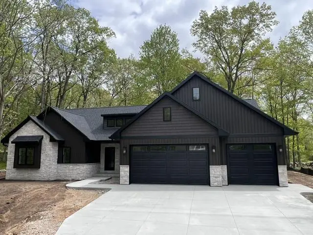 996 THOMAS TRAIL, Waupaca, WI 54981 - #3