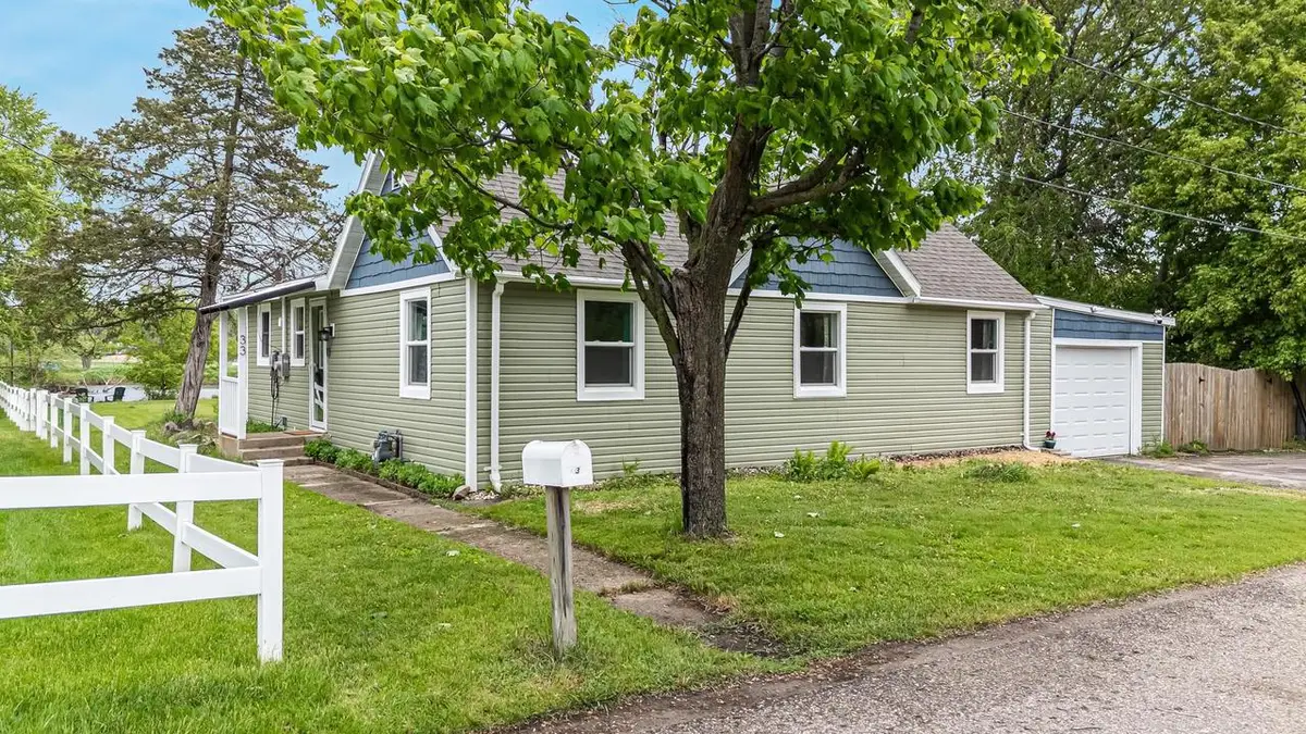 33 ISLAND DRIVE, Montello, WI 53949 - #1
