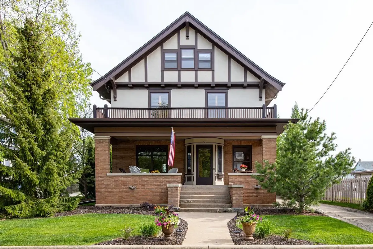 823 WASHINGTON AVENUE, Oshkosh, WI 54901 - #1