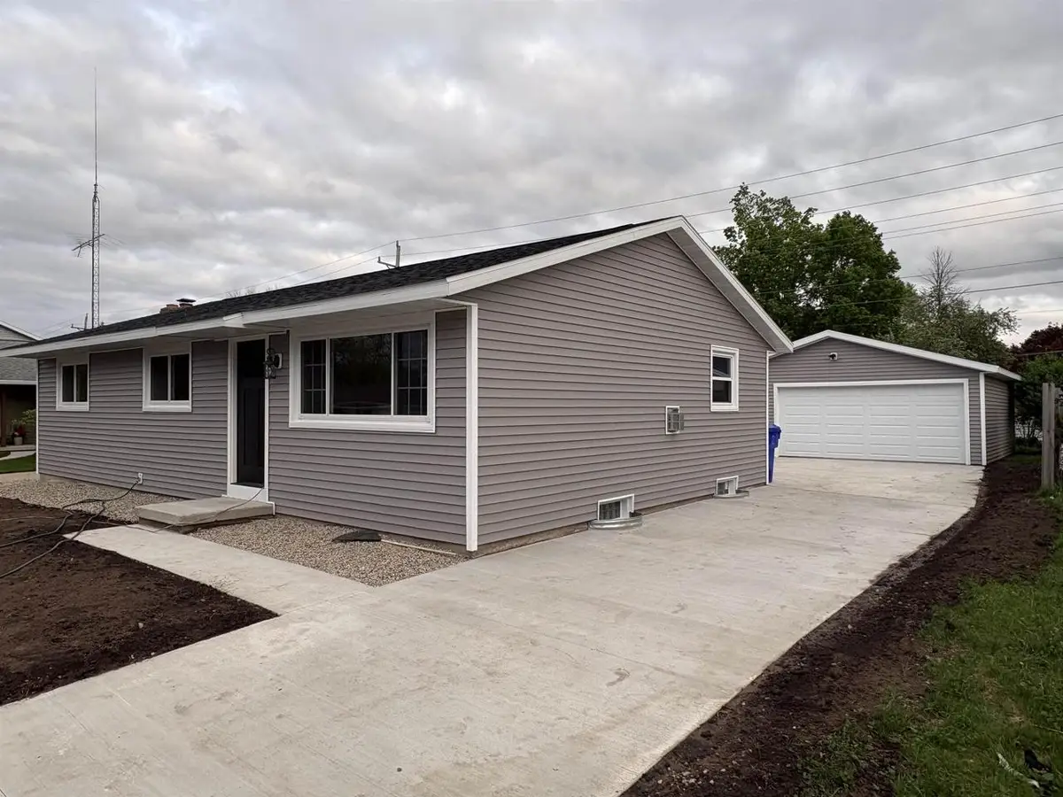833 W BROWNING STREET, Appleton, WI 54194 - #1
