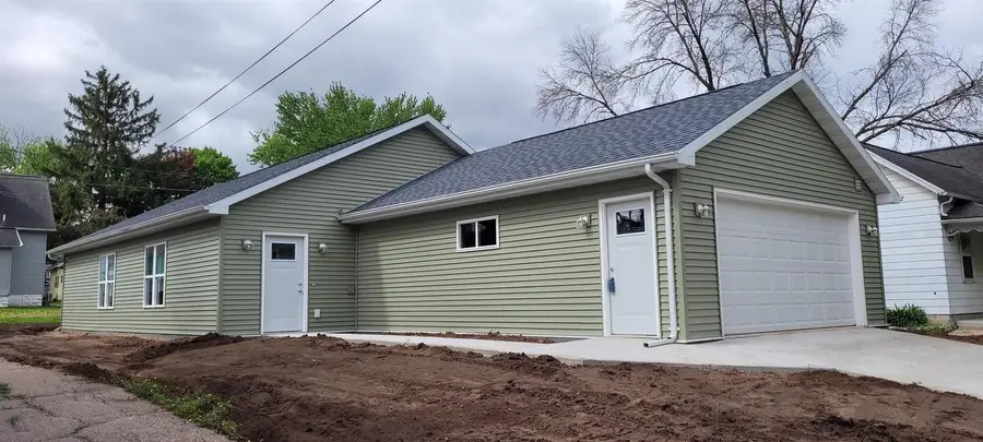 312 E BEACON AVENUE, New London, WI 54961 - #2