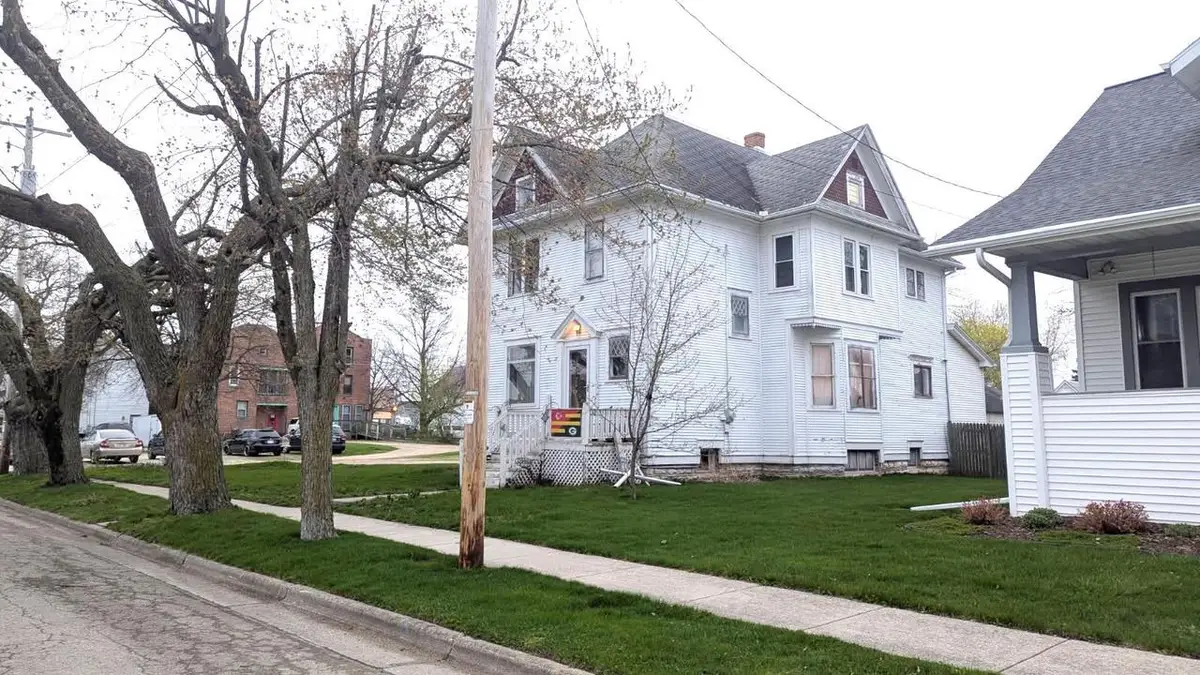 37 N 6TH STREET, Hilbert, WI 54129 - #1