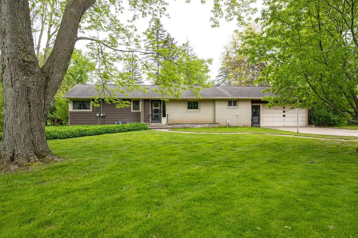 5419 LONG COURT, Appleton, WI 54914 - #1