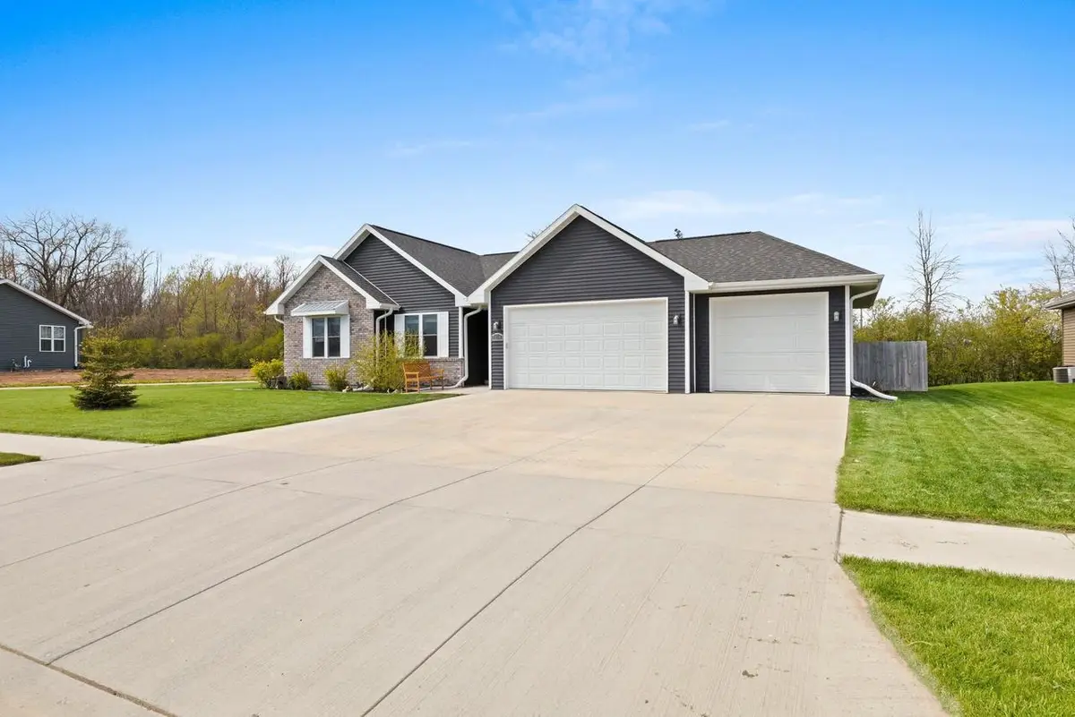 1138 W THORN CREEK DRIVE, Hilbert, WI 54129 - #1