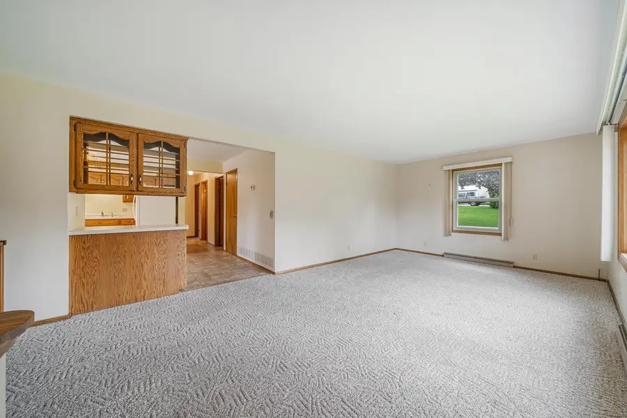 324 S PARKWAY DRIVE, Brillion, WI 54110 - #3