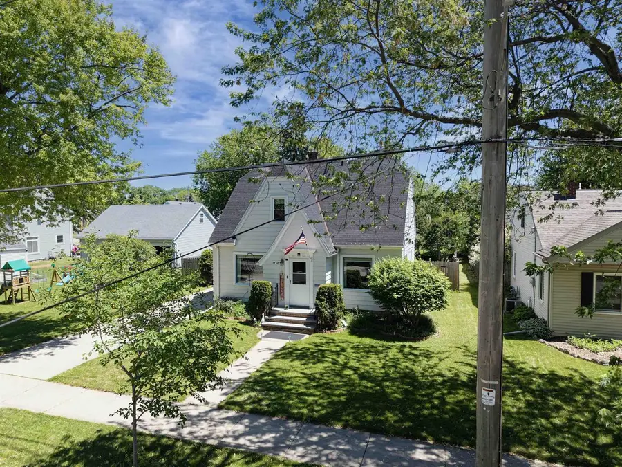 1738 N ERB STREET, Appleton, WI 54911 - #2