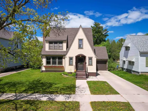1812 14TH AVENUE, Menominee, MI 49858