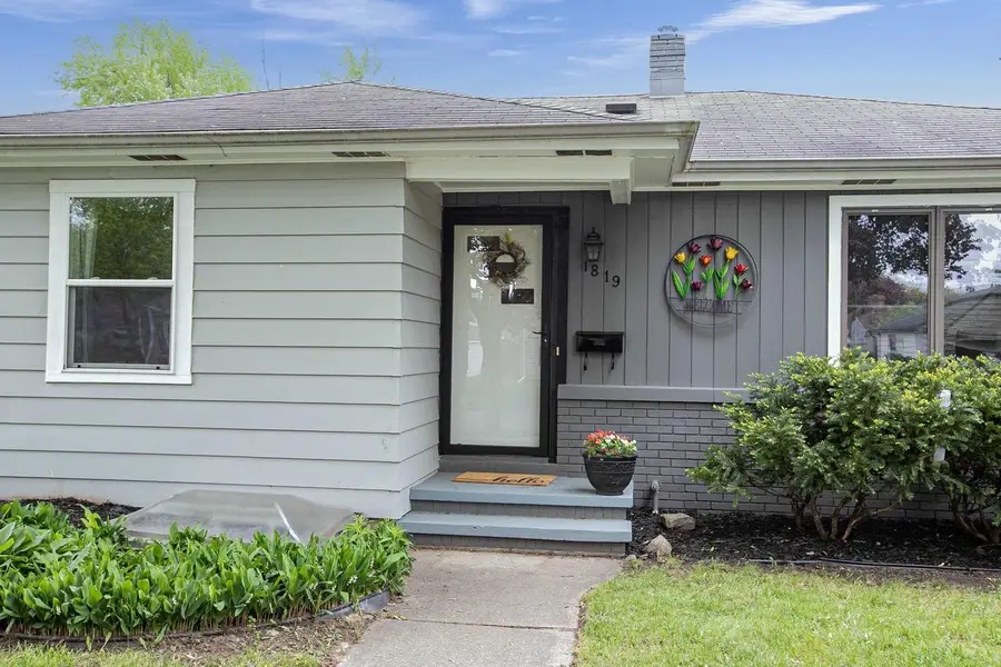1819 W COMMERCIAL STREET, Appleton, WI 54914 - #3