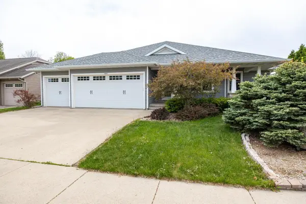 3221 MOCKINGBIRD WAY, Oshkosh, WI 54904