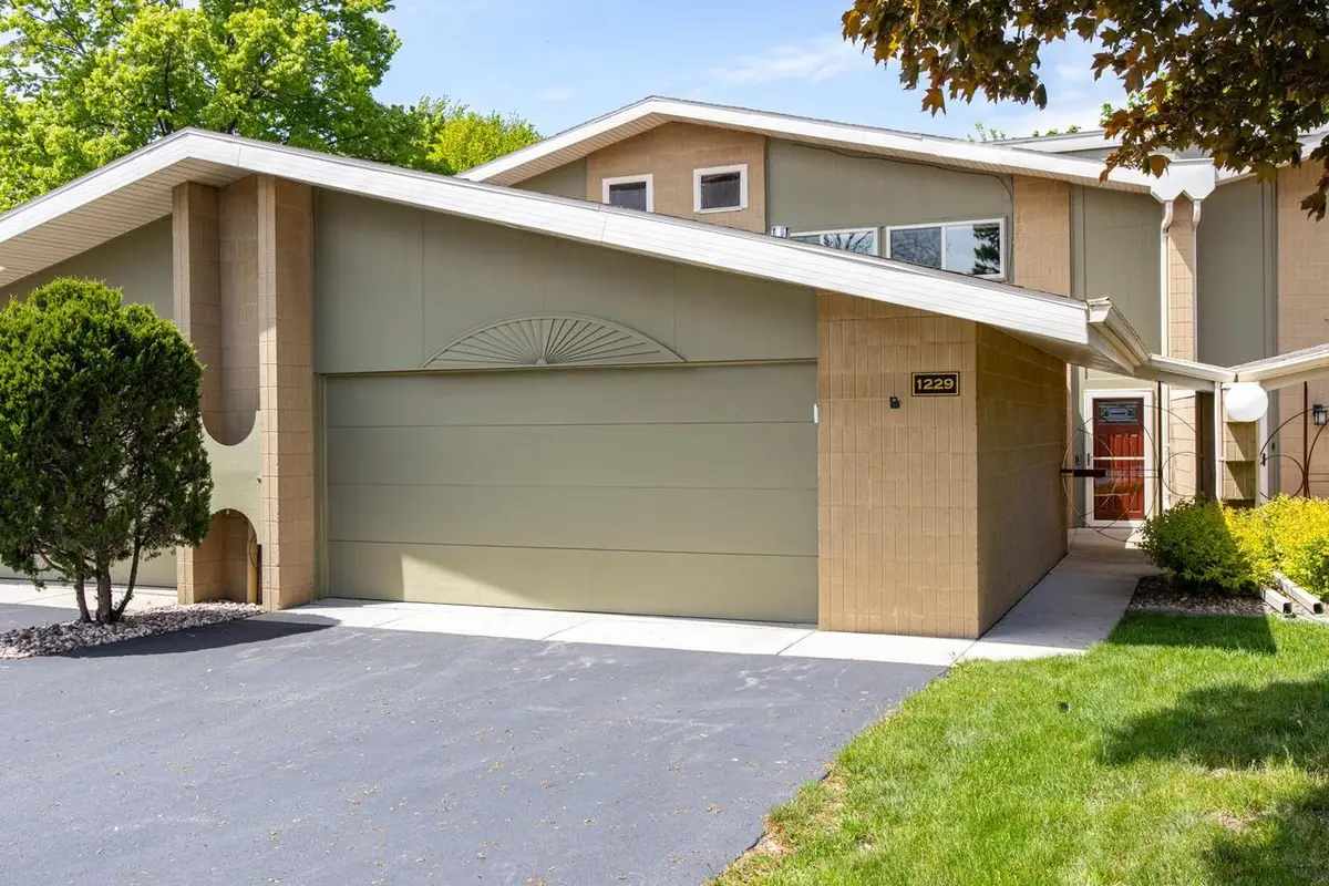 1229 NICOLET CIRCLE, Appleton, WI 54914 - #1