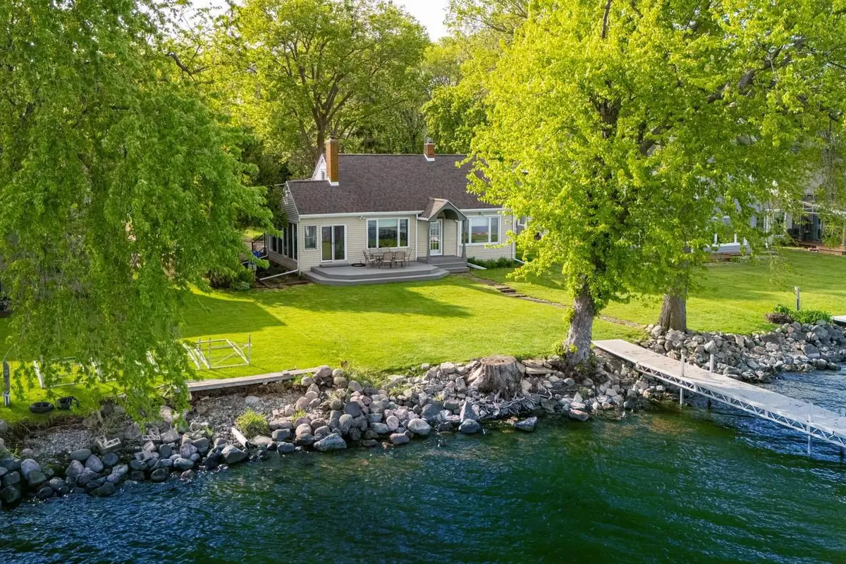 188 ADELLA BEACH ROAD, Neenah, WI 54956 - #1