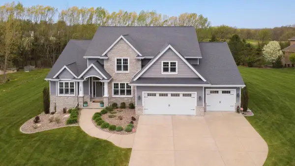 3400 AMBER LANE, Green Bay, WI 54311