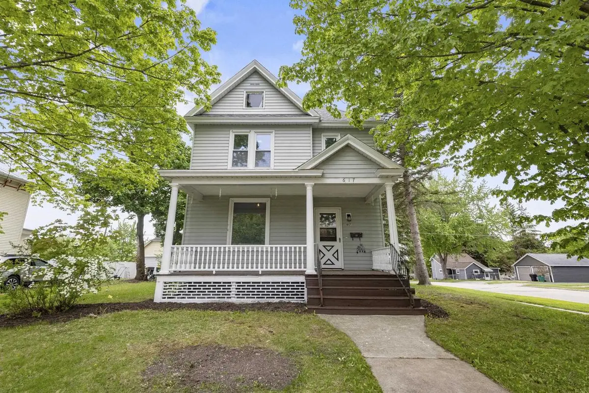 617 NEWBURY STREET, Ripon, WI 54971 - #1