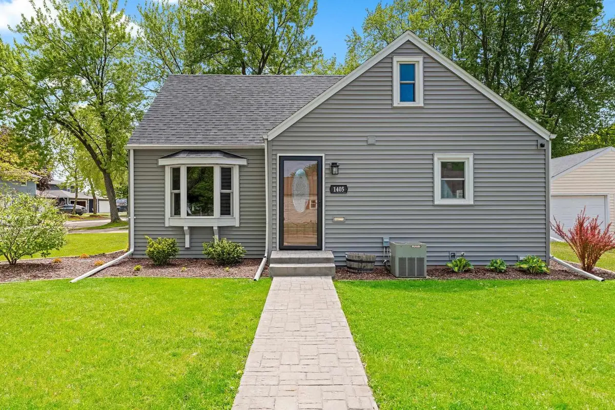 1405 W BREWSTER STREET, Appleton, WI 54914 - #1