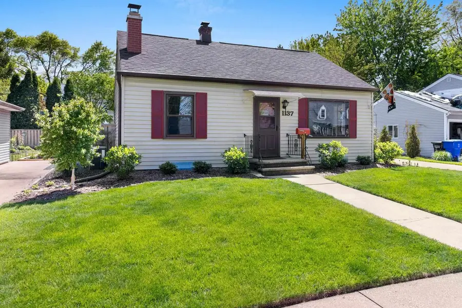 1137 E JARDIN STREET, Appleton, WI 54911 - #3