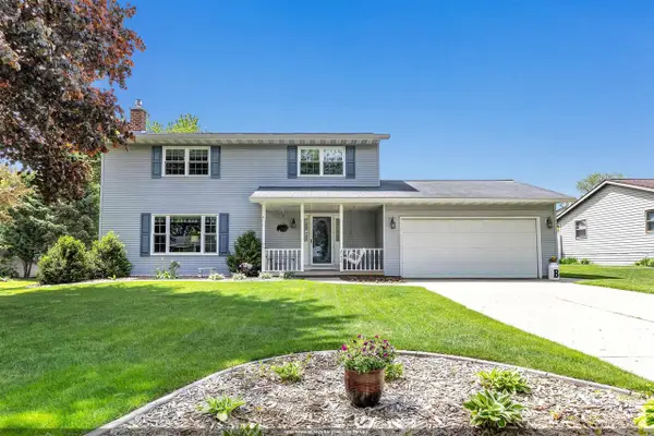 2152 WOODCREST DRIVE, Green Bay, WI 54304