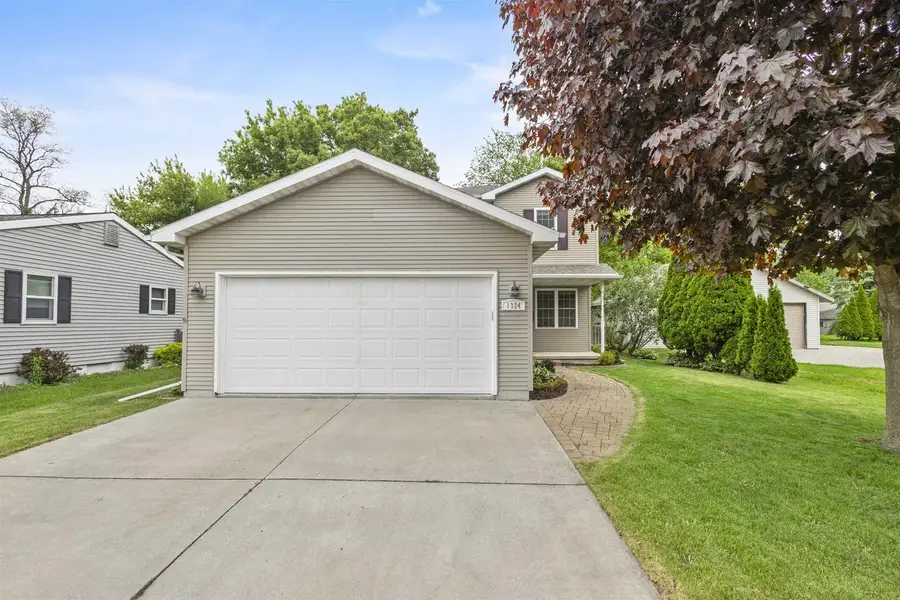 1324 W BENT AVENUE, Oshkosh, WI 54901 - #2