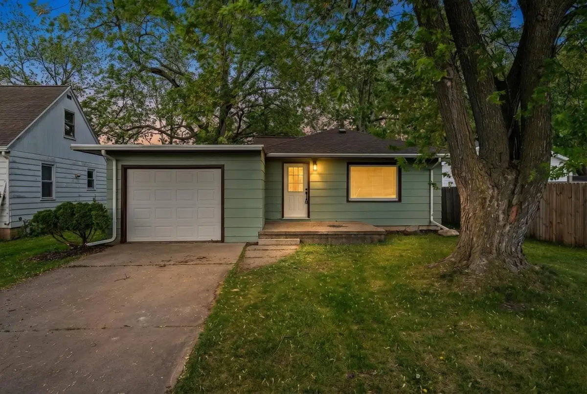 1322 BROAD STREET, Oshkosh, WI 54901 - #1