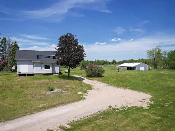 N10674 COUNTY ROAD 577, Daggett, MI 49821