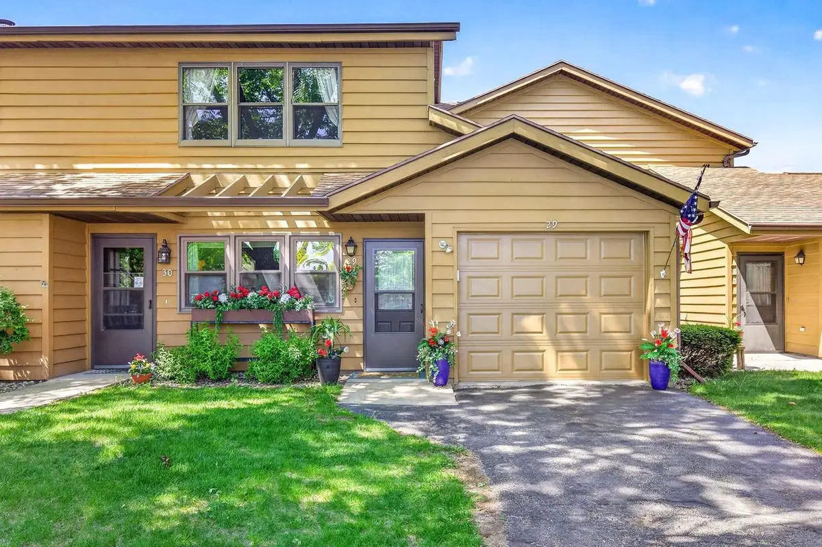 1135 MANOR DRIVE  #29, Neenah, WI 54956 - #1