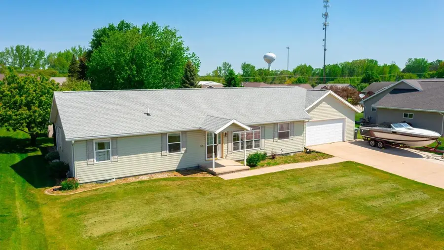 601 COUNTRY BREEZE LANE, Black Creek, WI 54106 - #2