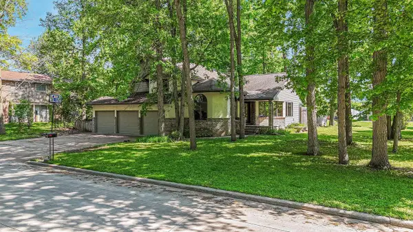 1711 E ROBIN WAY, Appleton, WI 54915