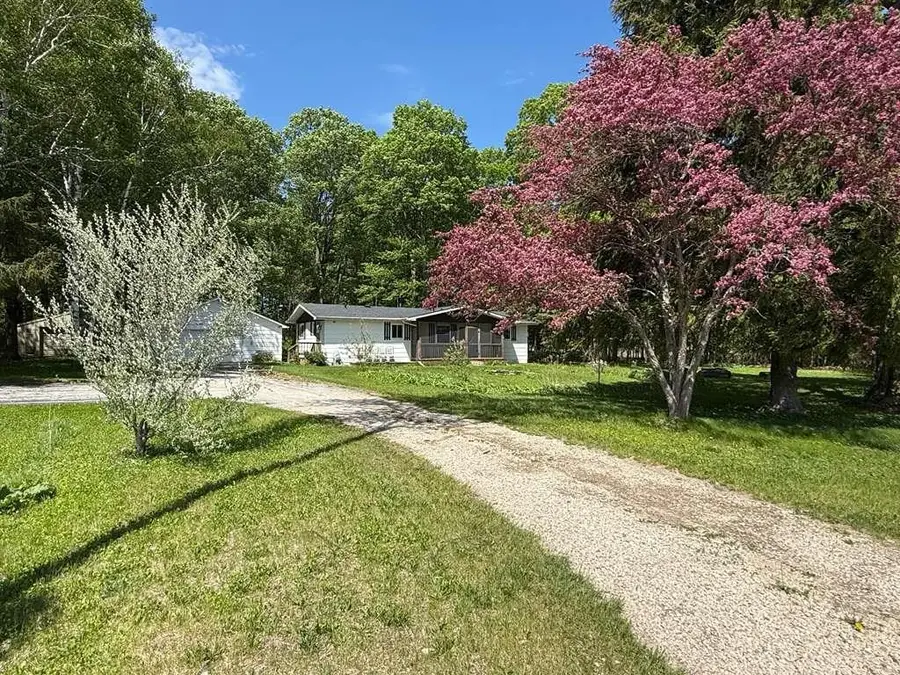 2192 SCHOOL LANE, Nasewaupee, WI 54235 - #3