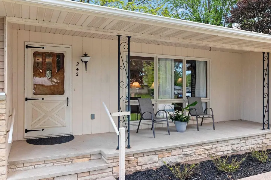 242 N CLINTON AVENUE, Clintonville, WI 54929 - #3