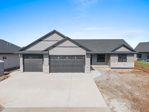 1441 CROSSROADS DRIVE, De Pere, WI 54115