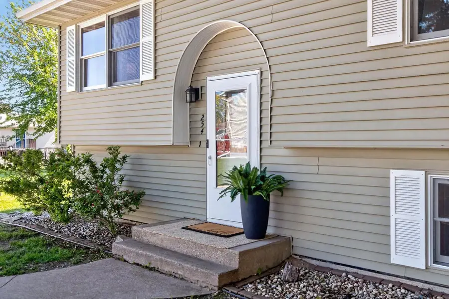 254 LAKEVIEW COURT, Hortonville, WI 54944 - #3