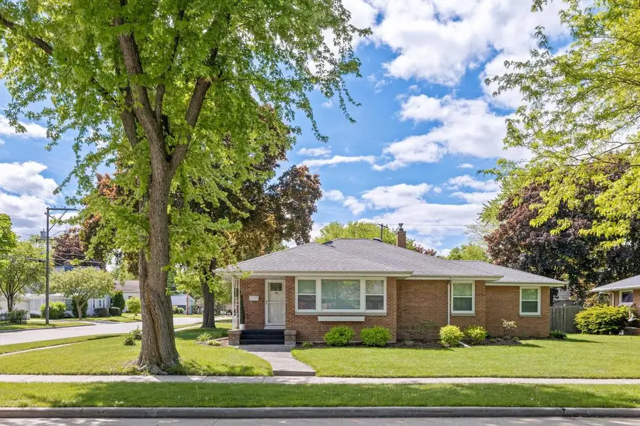 1003 EVANS STREET, Oshkosh, WI 54901 - #2