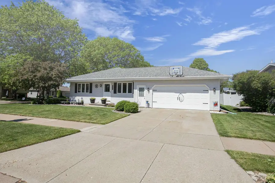 2909 S SUMMERSET DRIVE, Appleton, WI 54915 - #2