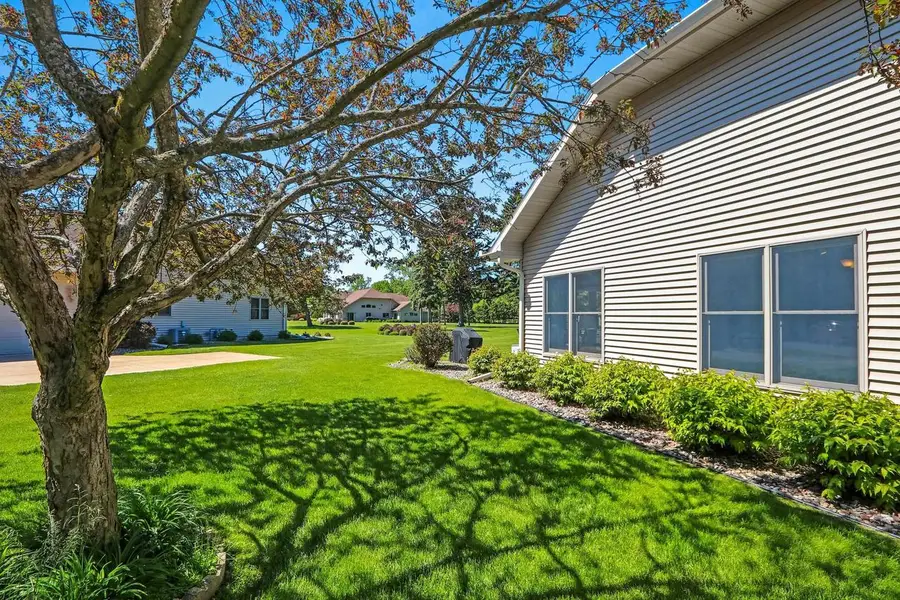 945 BRIGHTON DRIVE, Menasha, WI 54952 - #3