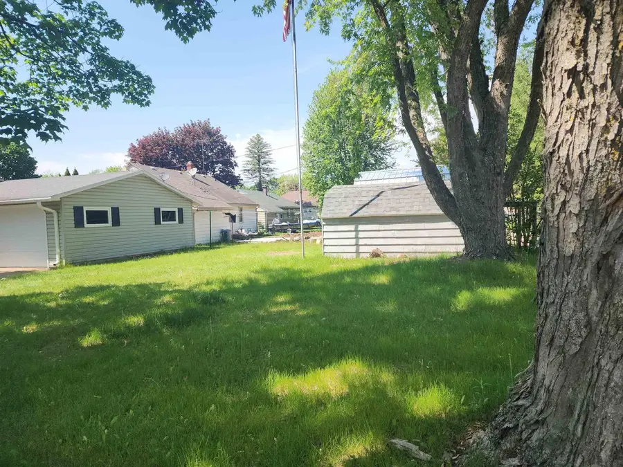 1020 S SMALLEY STREET, Shawano, WI 54166 - #3