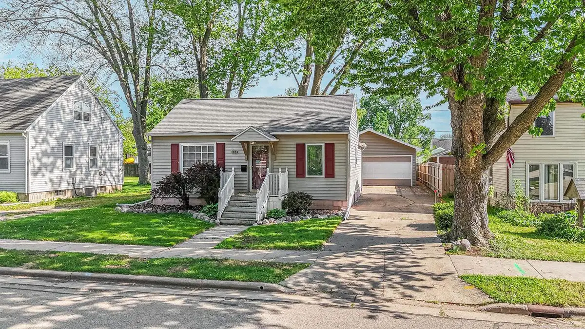 628 ROOSEVELT STREET, Neenah, WI 54956 - #1