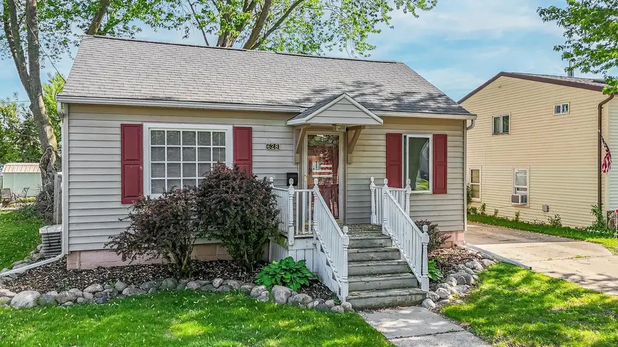 628 ROOSEVELT STREET, Neenah, WI 54956 - #2