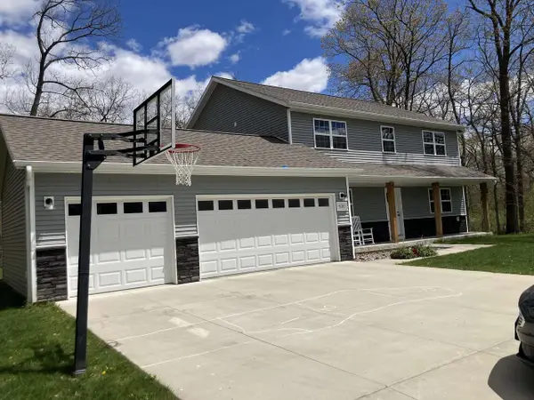 530 WOODLAND CIRCLE, Waupaca, WI 54981