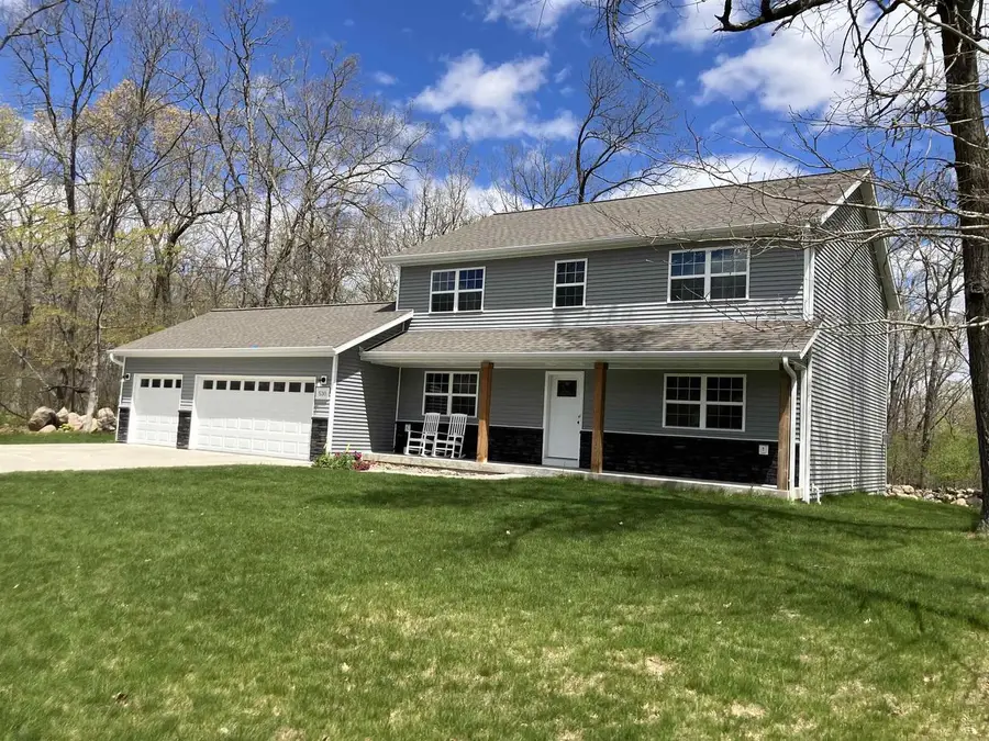 530 WOODLAND CIRCLE, Waupaca, WI 54981 - #2