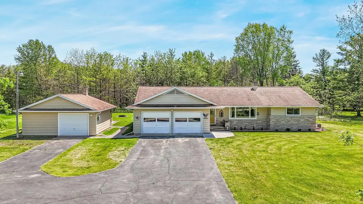 2987 W SHADY LANE, Neenah, WI 54956 - #1