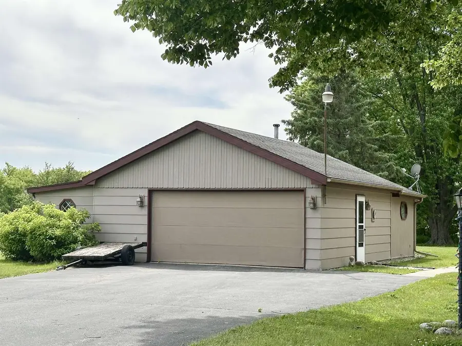 4631 MELODY LANE, Oshkosh, WI 54904 - #2