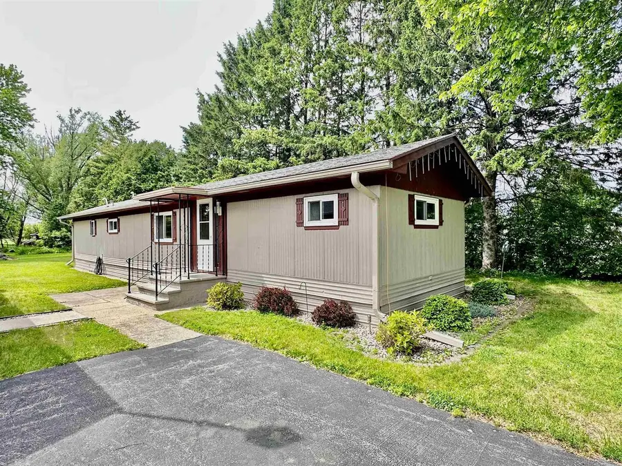 4631 MELODY LANE, Oshkosh, WI 54904 - #3