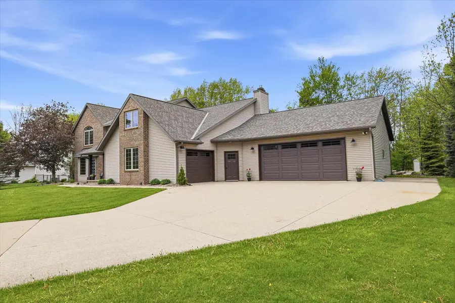 3296 PIONEER DRIVE, Green Bay, WI 54313 - #3