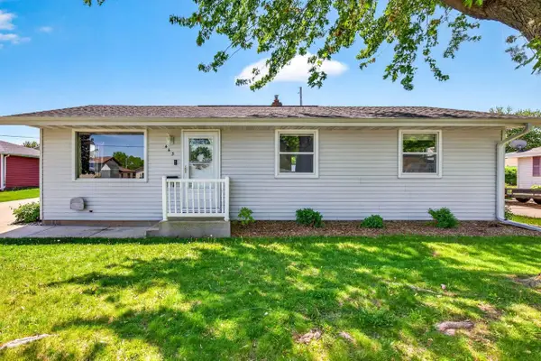 443 WOODLAWN COURT, Combined Locks, WI 54113