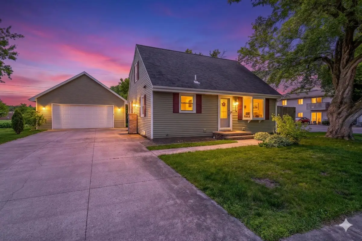 1932 MAPLECREST DRIVE, Appleton, WI 54915 - #1