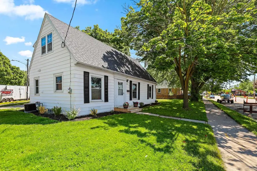 1120 N BADGER AVENUE, Appleton, WI 54914 - #3