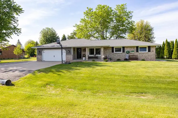 W2593 COLONIAL COURT, Appleton, WI 54915
