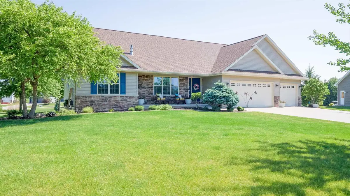 1024 N SUMMER BREEZE LANE, Greenville, WI 54942 - #1