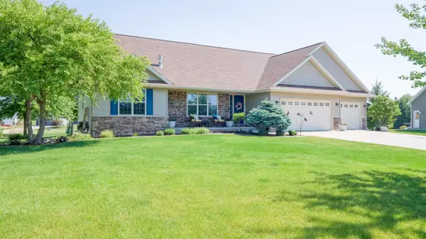 1024 N SUMMER BREEZE LANE, Greenville, WI 54942