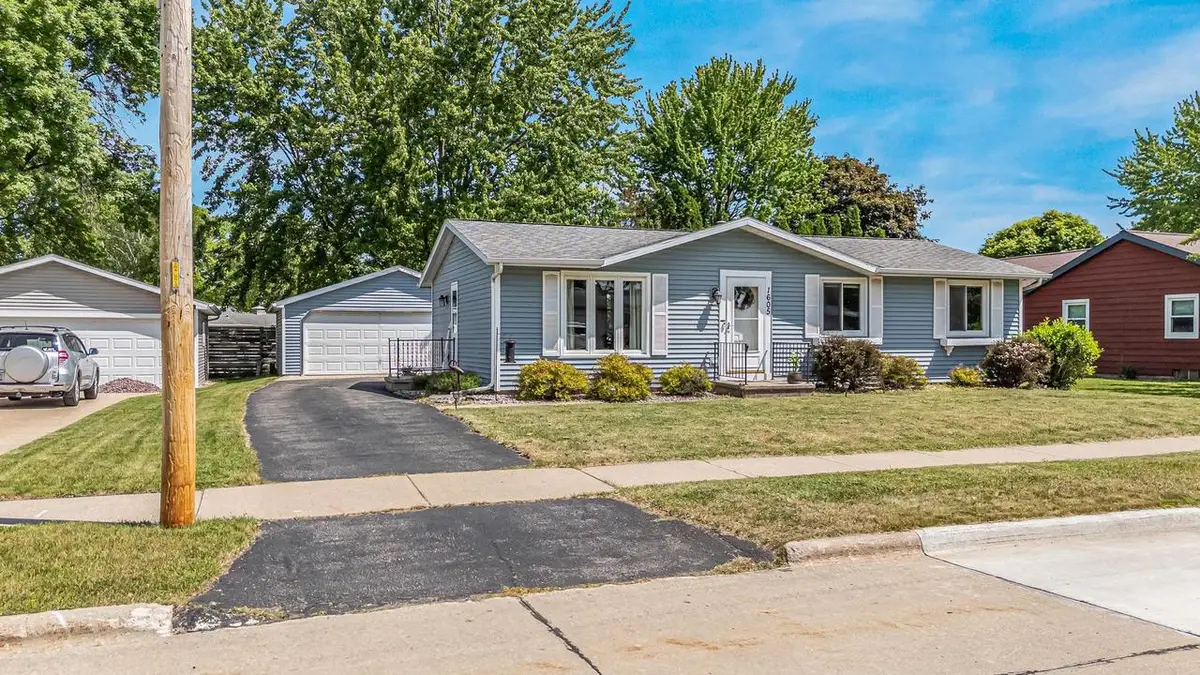 1605 THORNTON DRIVE, Oshkosh, WI 54904 - #1